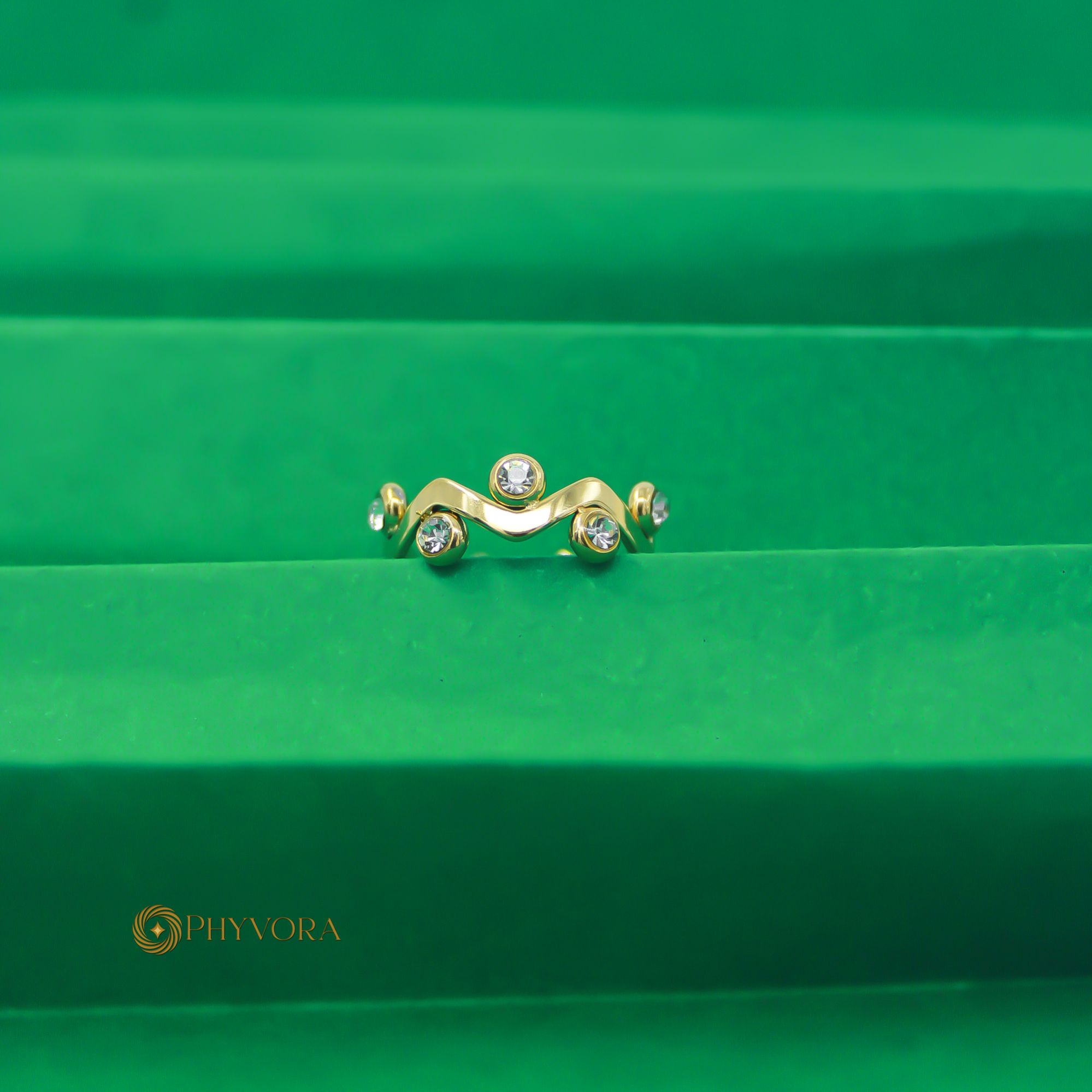 WaveLuxe Diamond Glow 18k toned Ring